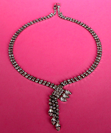 a beautiful vintage costume jewelry necklace
