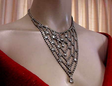 a beautiful vintage costume jewelry necklace