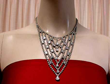 a beautiful vintage costume jewelry necklace
