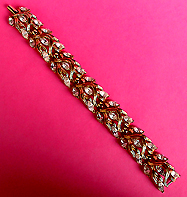 a beautiful vintage costume jewelry bracelet unsigned