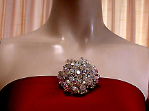 a beautiful vintage costume jewelry Brooch unsigned