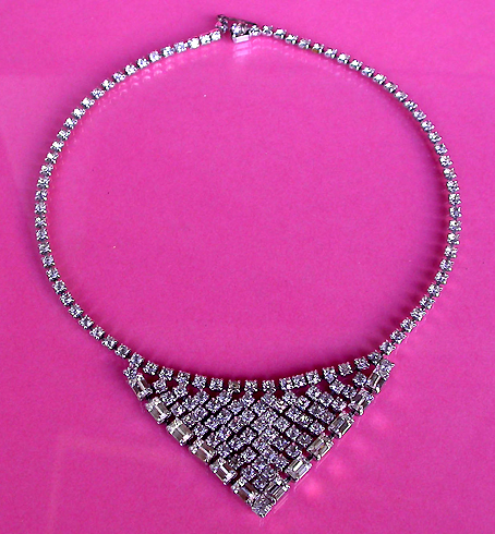 a beautiful vintage costume jewelry necklace
