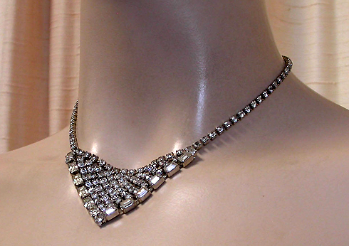 a beautiful vintage costume jewelry necklace