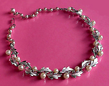 a beautiful vintage costume jewelry Juliana bracelet unsigned