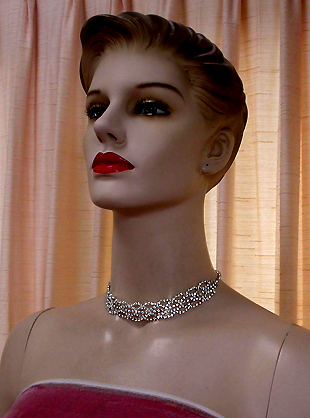 a beautiful vintage costume jewelry necklace