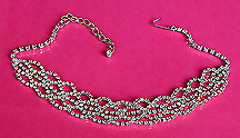 a beautiful vintage costume jewelry Brooch unsigned