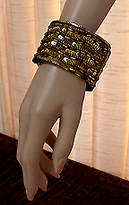 a beautiful vintage costume jewelry bracelet unsigned