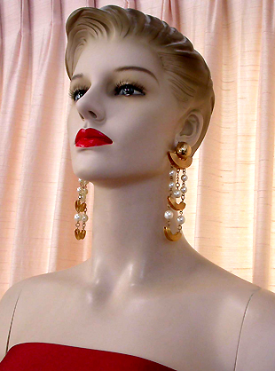 a beautiful vintage costume jewelry bridal necklaces