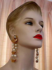a beautiful vintage costume jewelry earrings unsigned