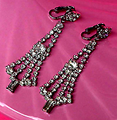 a beautiful vintage costume jewelry earrings unsigned
