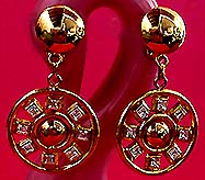 a beautiful vintage costume jewelry earrings unsigned