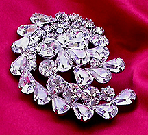 a beautiful vintage costume jewelry earrings unsigned