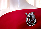 a beautiful vintage costume jewelry earrings unsigned