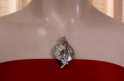a beautiful vintage costume jewelry bridal brooch