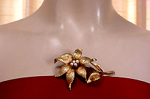 a beautiful vintage costume bridal jewelry necklace Lisner