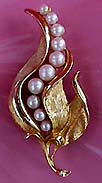 a beautiful vintage costume jewelry Juliana bracelet unsigned