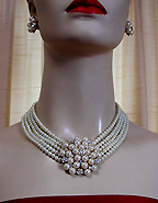 a beautiful vintage costume jewelry earrings unsigned