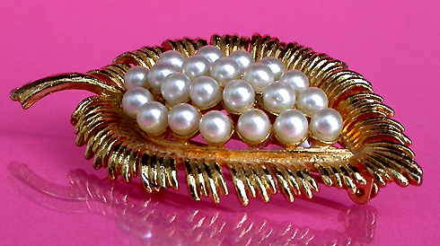 a beautiful vintage costume jewelry bridal brooch