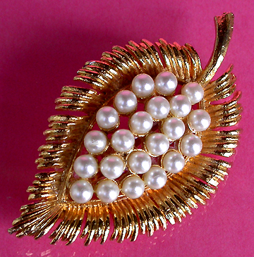 a beautiful vintage costume jewelry bridal brooch