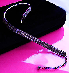 a beautiful vintage costume jewelry earrings unsigned