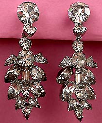 a beautiful vintage costume jewelry earrings unsigned