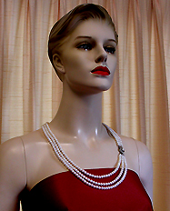 a beautiful vintage costume jewelry earrings unsigned