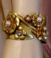 a beautiful vintage costume jewelry Juliana bracelet unsigned