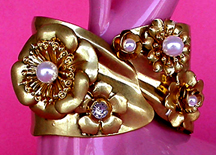 a beautiful vintage costume jewelry Juliana bracelet unsigned
