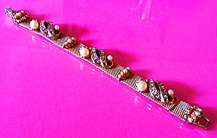 a beautiful vintage costume jewelry crystal rhinestone bracelet