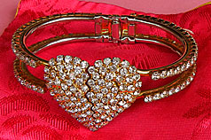 a beautiful vintage costume jewelry crystal rhinestone bracelet
