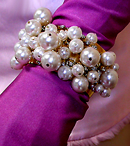a beautiful vintage costume jewelry crystal rhinestone bracelet