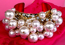 a beautiful vintage costume jewelry crystal rhinestone bracelet