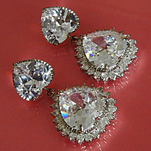 a beautiful vintage costume jewelry earrings unsigned