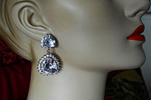 a beautiful vintage costume jewelry earrings unsigned