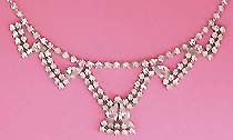a beautiful vintage costume jewelry Brooch unsigned