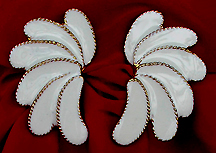 a beautiful vintage costume jewelry earrings unsigned