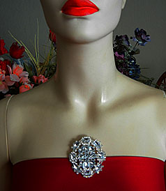 a beautiful vintage costume jewelry earrings unsigned