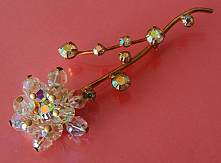 a beautiful vintage costume jewelry earrings unsigned