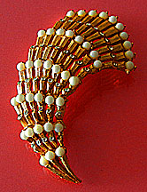 a beautiful vintage costume jewelry earrings unsigned