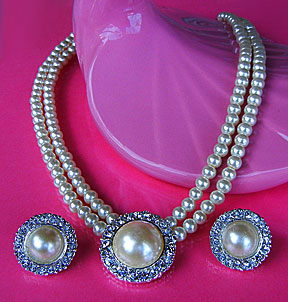 a beautiful Weiss vintage costume jewelry necklace and earrings