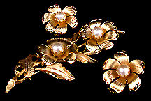 a beautiful vintage costume jewelry earrings unsigned