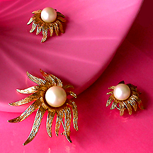 a beautiful vintage costume jewelry Juliana earrings unsigned