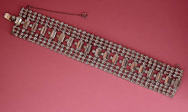 a beautiful vintage costume jewelry necklace