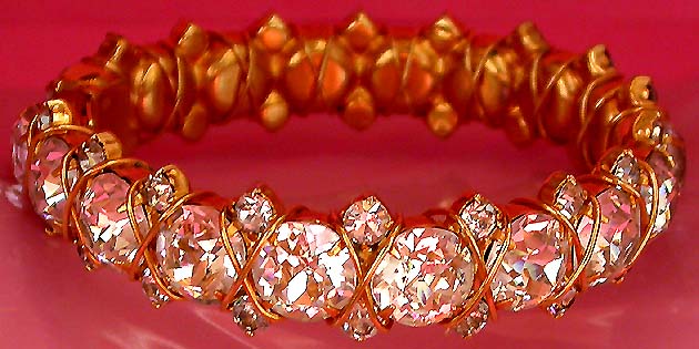 a beautiful vintage costume jewelry necklace