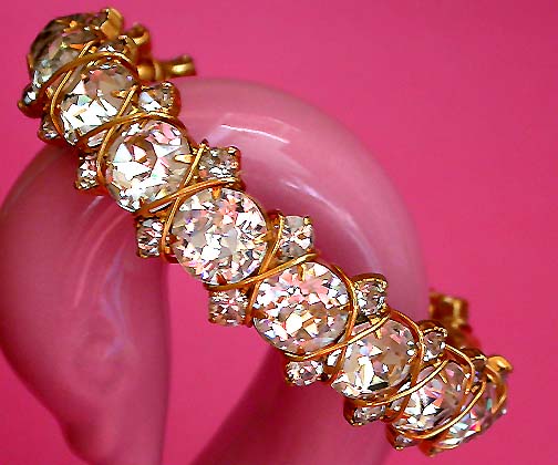 a beautiful vintage costume jewelry necklace