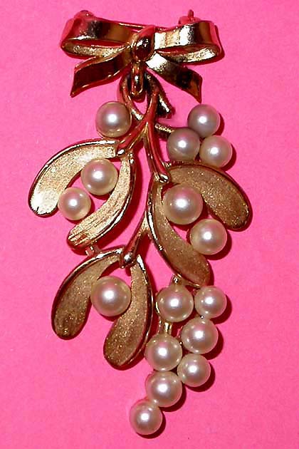 a beautiful vintage costume jewelry bracelet