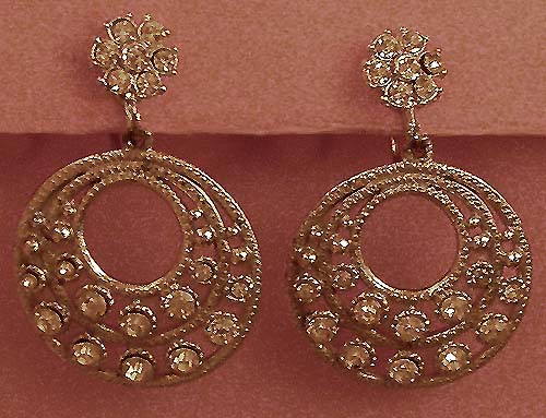 a beautiful vintage costume jewelry bridal necklaces