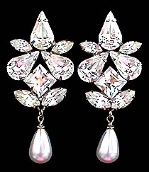 a beautiful vintage costume jewelry earrings unsigned