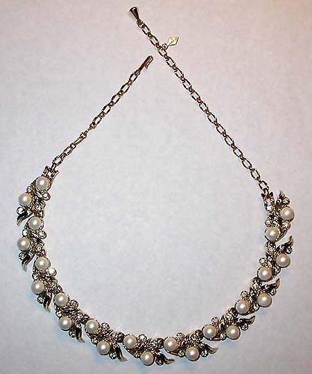 a beautiful vintage costume jewelry necklace Sarah Coventry