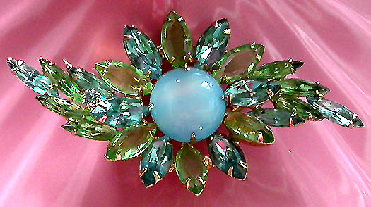 a beautiful vintage costume jewelry brooch unsigned
